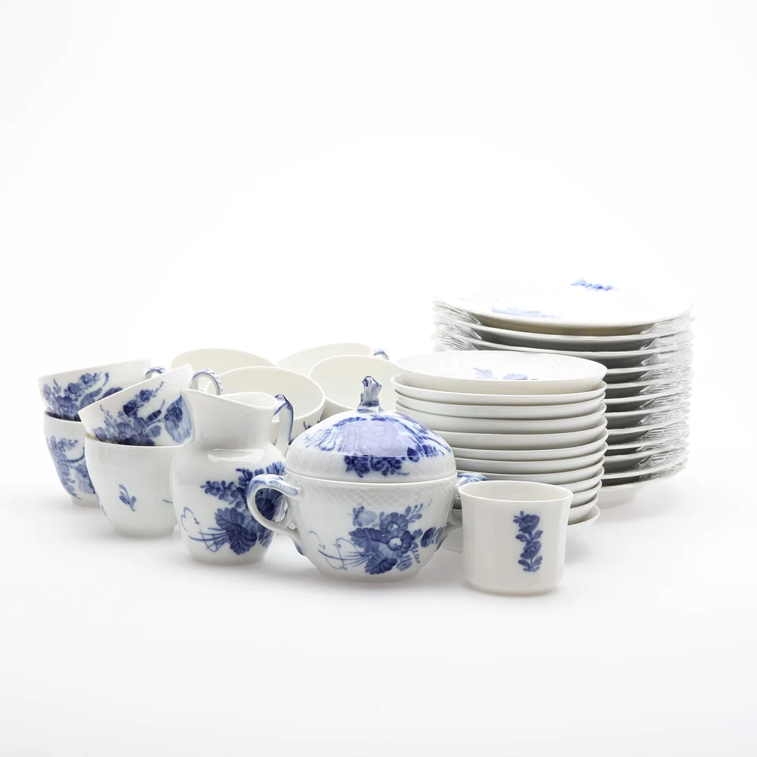 KAFFESERVIS 39 delar Blå blomster Royal Copenhagen. — European — Höörs Auktionshall