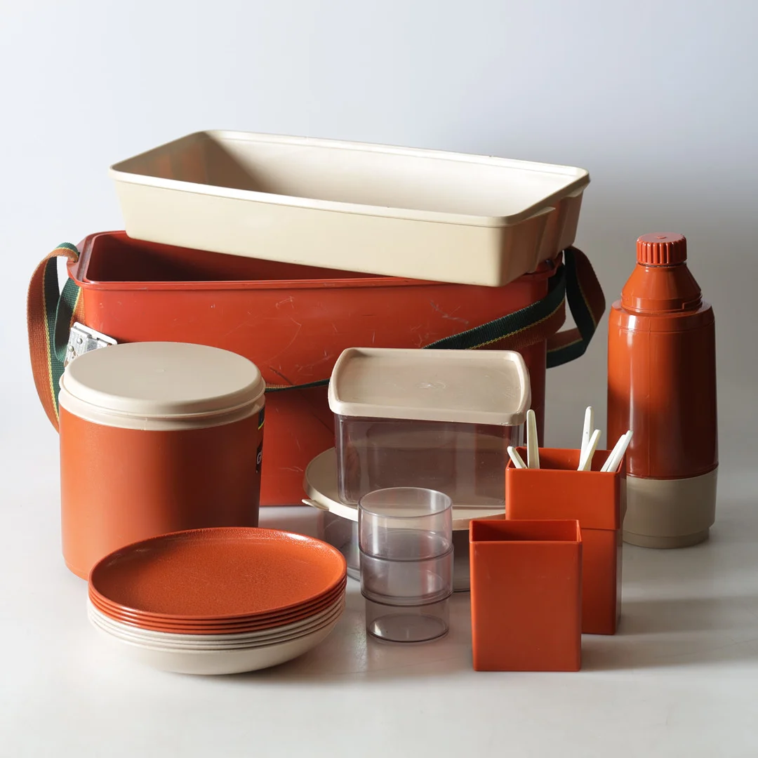 PICKNICK SET, plast, "SafariPicnic 4", Italien, 1900-tal. — Miscellaneous — Gomér & Andersson Nyköping
