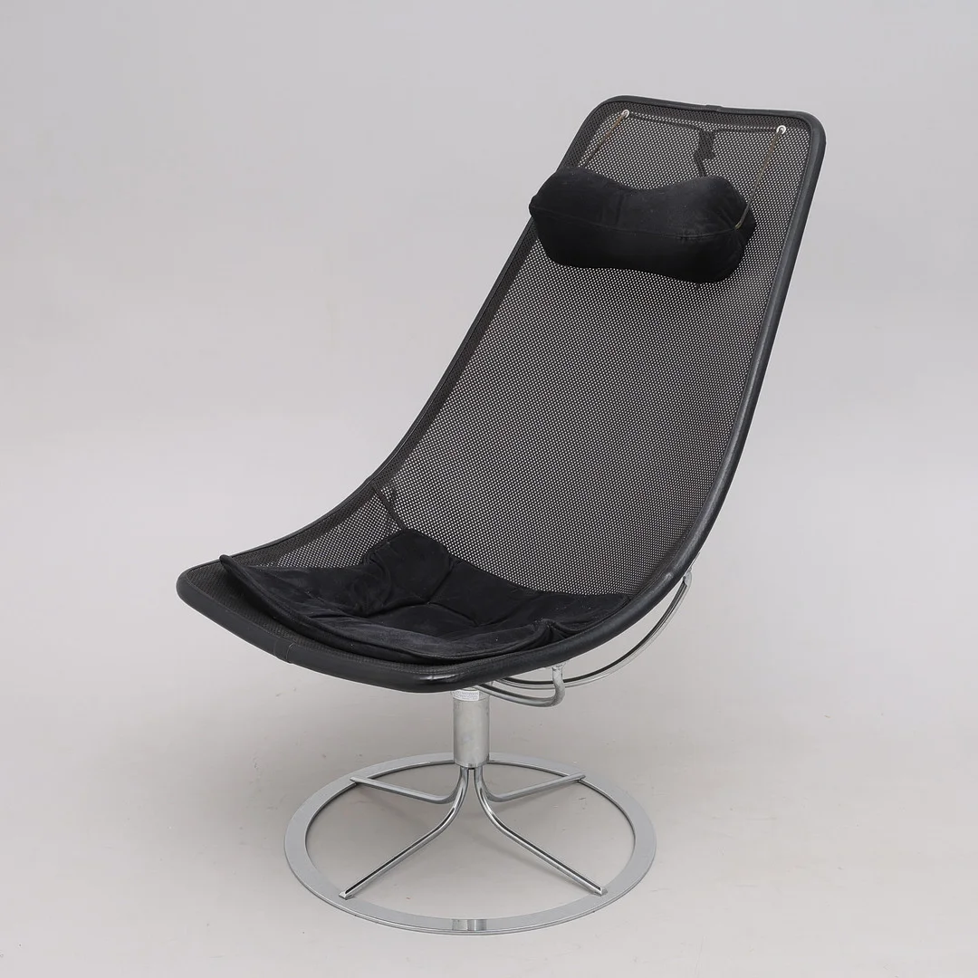 BRUNO MATHSSON. FÅTÖLJ, "JETSON 66", BRUNO MATHSSON INTERNATIONAL, VÄRNAMO, 2007. — Armchairs & Chairs — Crafoord Auktioner Lund