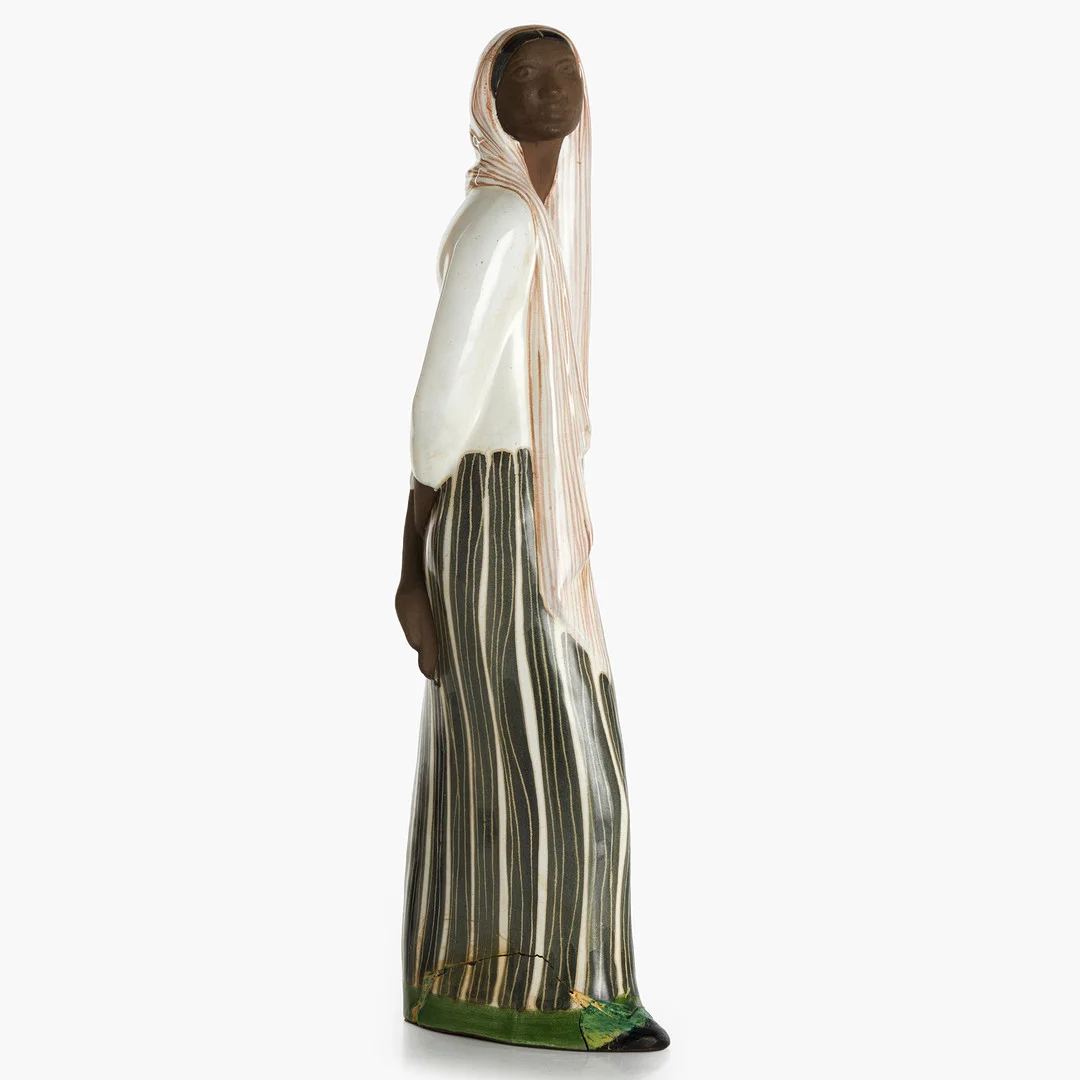 MARI SIMMULSON. Figurin, ”Indonesiskan”, Upsala Ekeby, modell 4159, 1954-63, signerad, glaserat lergods. — European — Crafoord Auktioner Stockholm