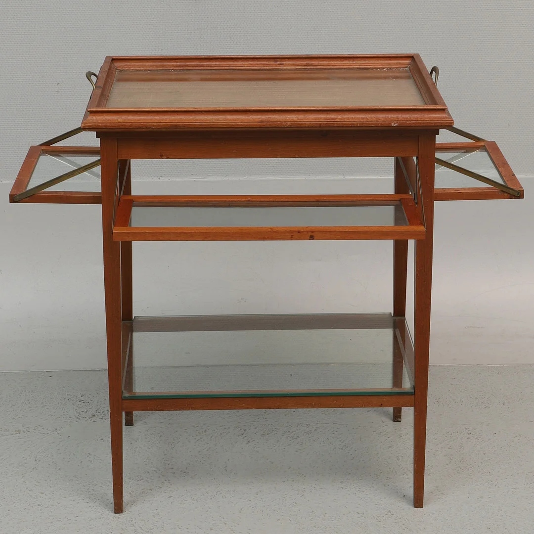BRICKBORD, troligen Nordiska kompaniet, 1900-talets mitt. — Tables — Ekenbergs Auktioner