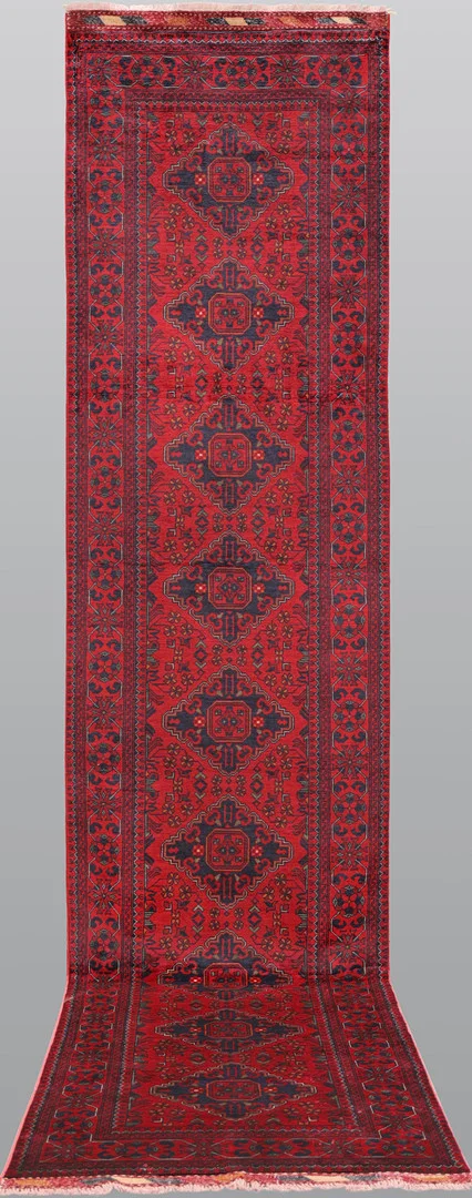 MATTA. Afghan gallerimodell, extra fine, 390 x 91 cm. — Oriental Carpets & Textiles — Södermanlands Auktionsverk