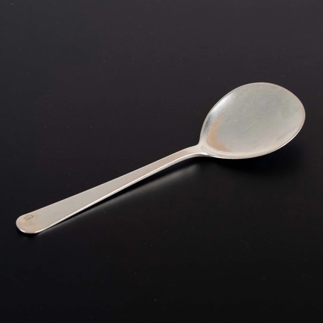 WIWEN NILSSON. KAKSPADE, SILVER, STÄMPELSIGNERAD, LUND 1963, 45 g. — Silver — Laholms Auktionskammare