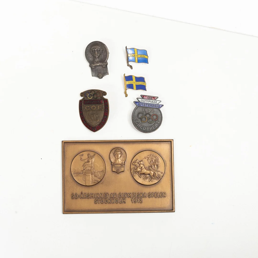 Olympiamemorabilia, 6 delar. — Samlarföremål/Memorabilia — Bukowskis