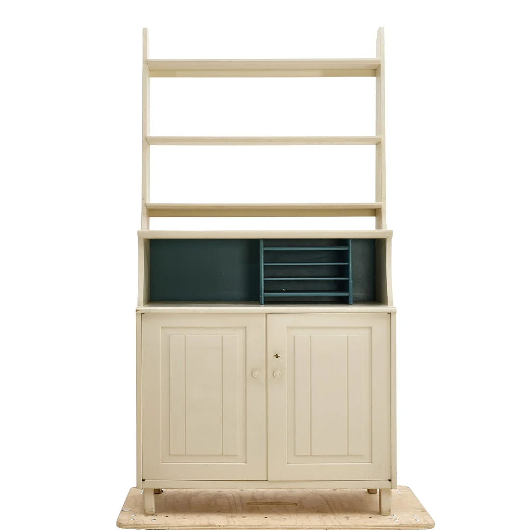 CARL MALMSTEN. Bokhylla med skåpdel, "Visingsö", lackerad i vitt, 2-delad. — Cupboards, Cabinets & Shelves — Crafoord Auktioner Stockholm