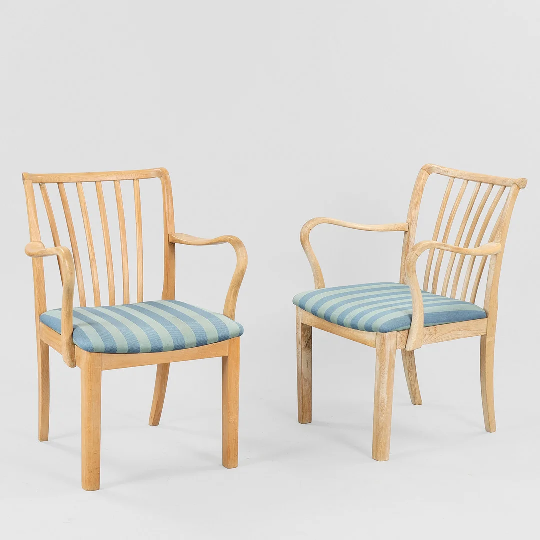 Par armstole af bøg. Antagelig dansk formgiver. ca 1900 tallets midte (2). — Armchairs & Chairs — Palsgaard Kunstauktioner