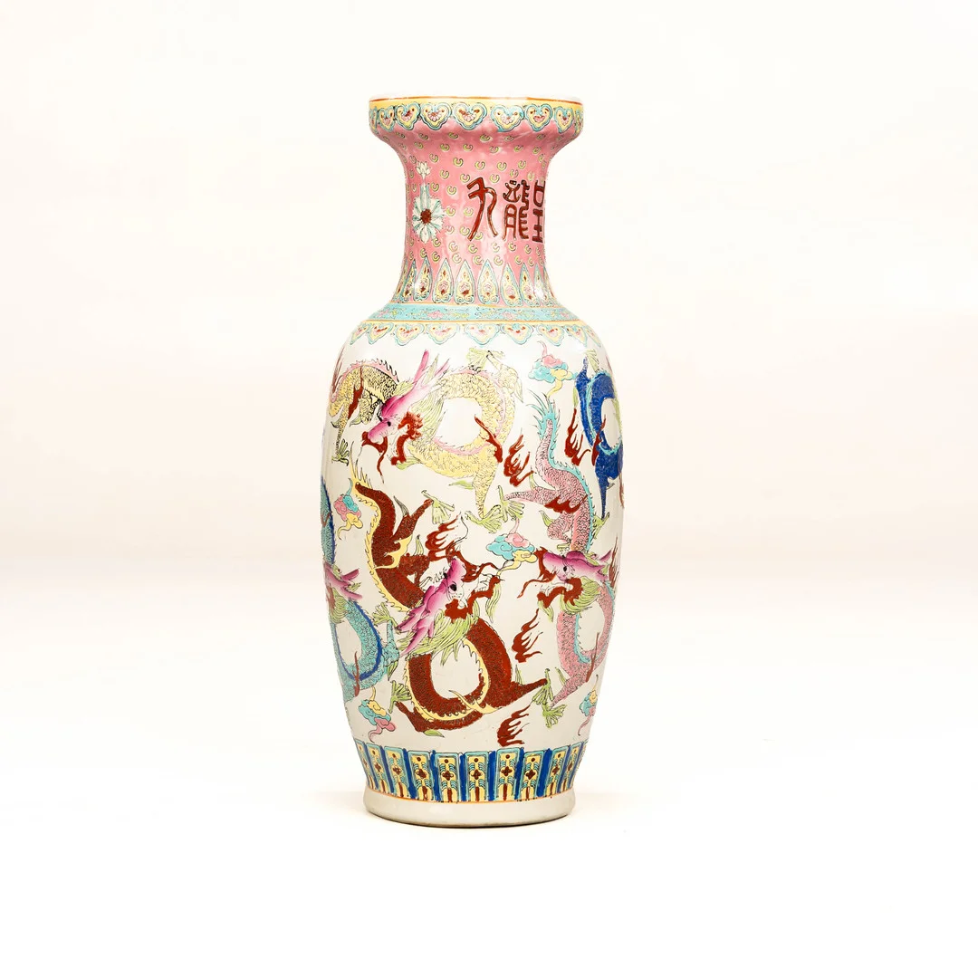VAS, KINESISK STIL, keramik. 1900-talets mitt. — Ceramics & Porcelain — Norrlands Auktionsverk