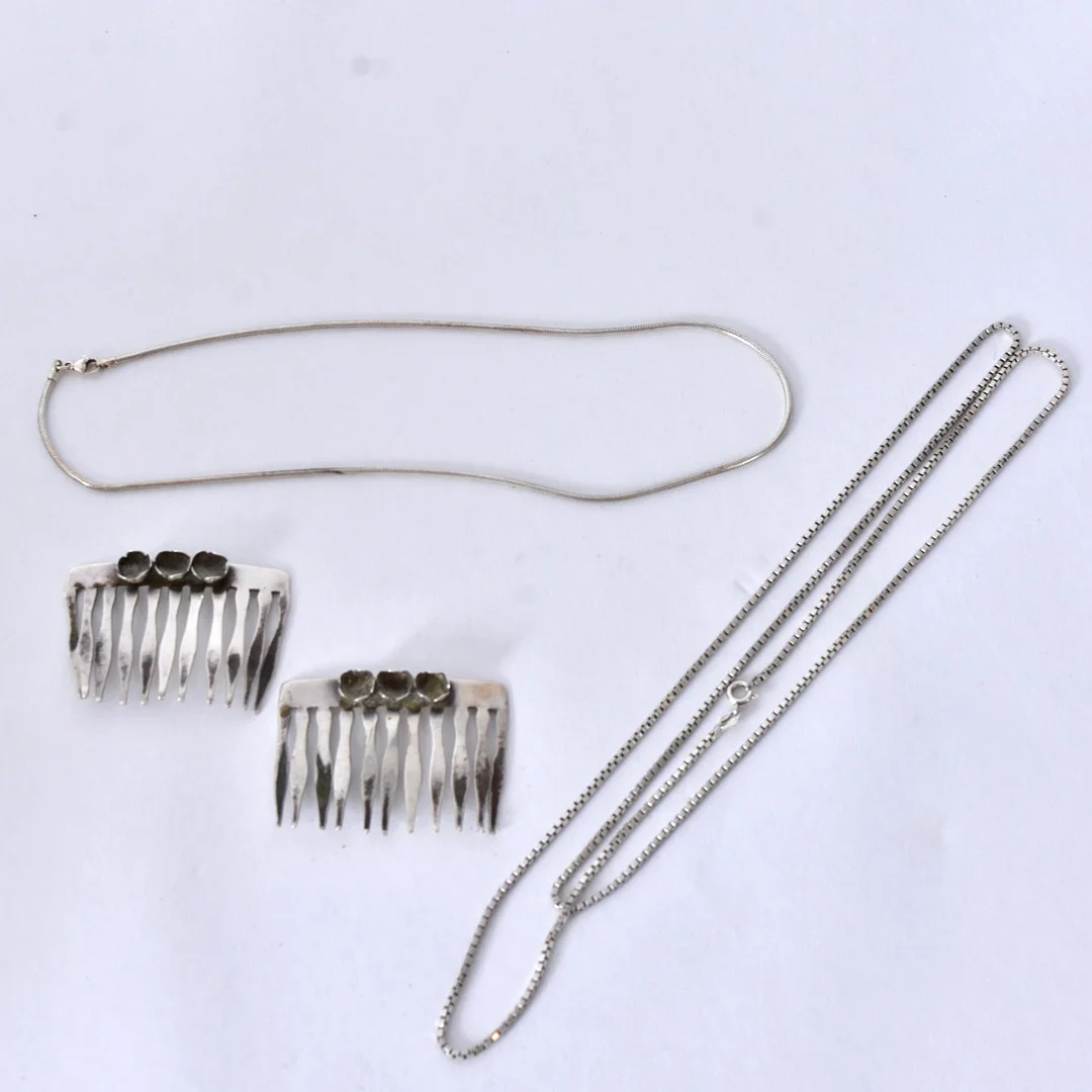SILVERSMYCKEN, 4 delar, 1900-tal. — Jewellery — Halmstads Auktionskammare