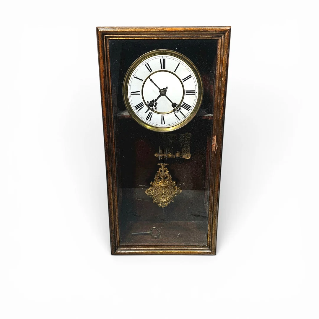 Reloj de pared Alemania S. XIX de sonería de horas y cuartos sobre 2 gons. — Wall Clocks — Arce Auctions