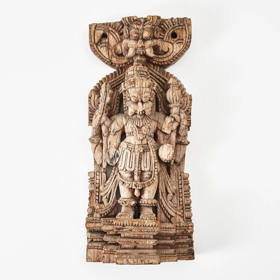 SKULPTUR/RELIEF, s.k. "steele", sannolikt Indonesien, 18-/1900-tal eller tidigare, skuret trä. — Wood — Stockholms Auktionsverk Magasin 5