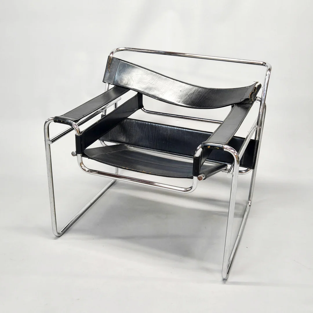 CONTEMPORARY TUBULAR STEEL AND LEATHER CHAIR. — Armchairs & Chairs — Chalkwell Auctions