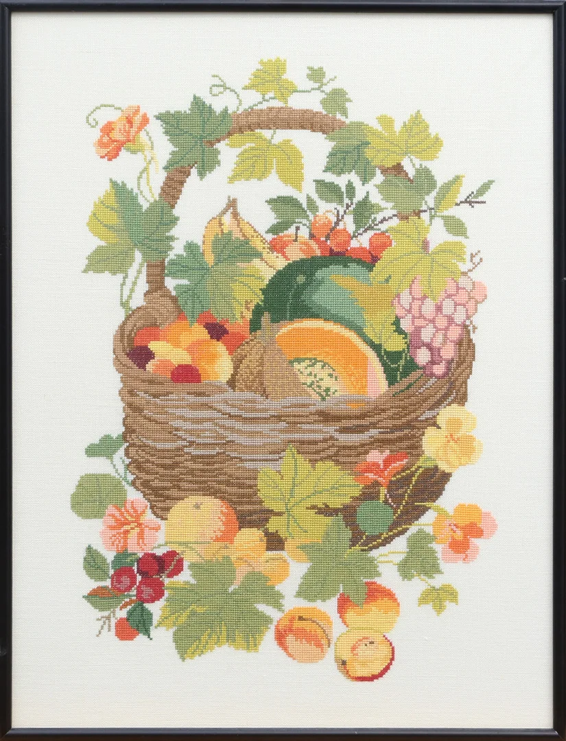 CLARA VÄVER. TILLSKRIVEN. TEXTILKONST, 2 delar, korsstygn. — Textiles — Kalmar Auktionsverk