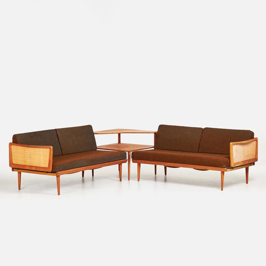 PETER HVIDT & ORLA MØLGAARD NIELSEN. Soffgrupp, 3 delar, "Minerva", teak, rotting, brickmärkt France & Daverkosen, Danmark, 1957. — Sofas & Seatings — Stockholms Auktionsverk Sickla