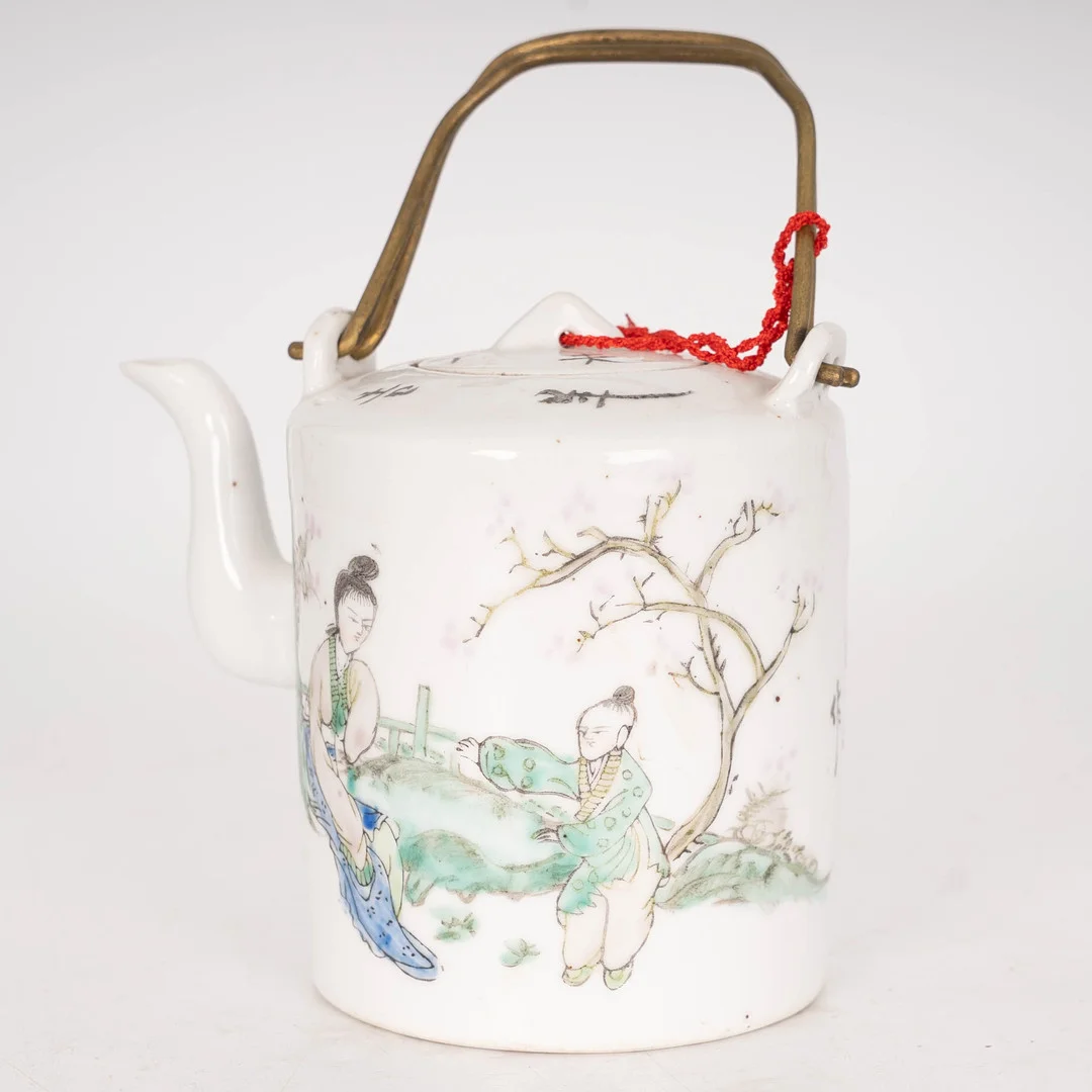 Kanna, Porslin Kina 1900-tal. — Ceramics & Porcelain — Norrlands Auktionsverk
