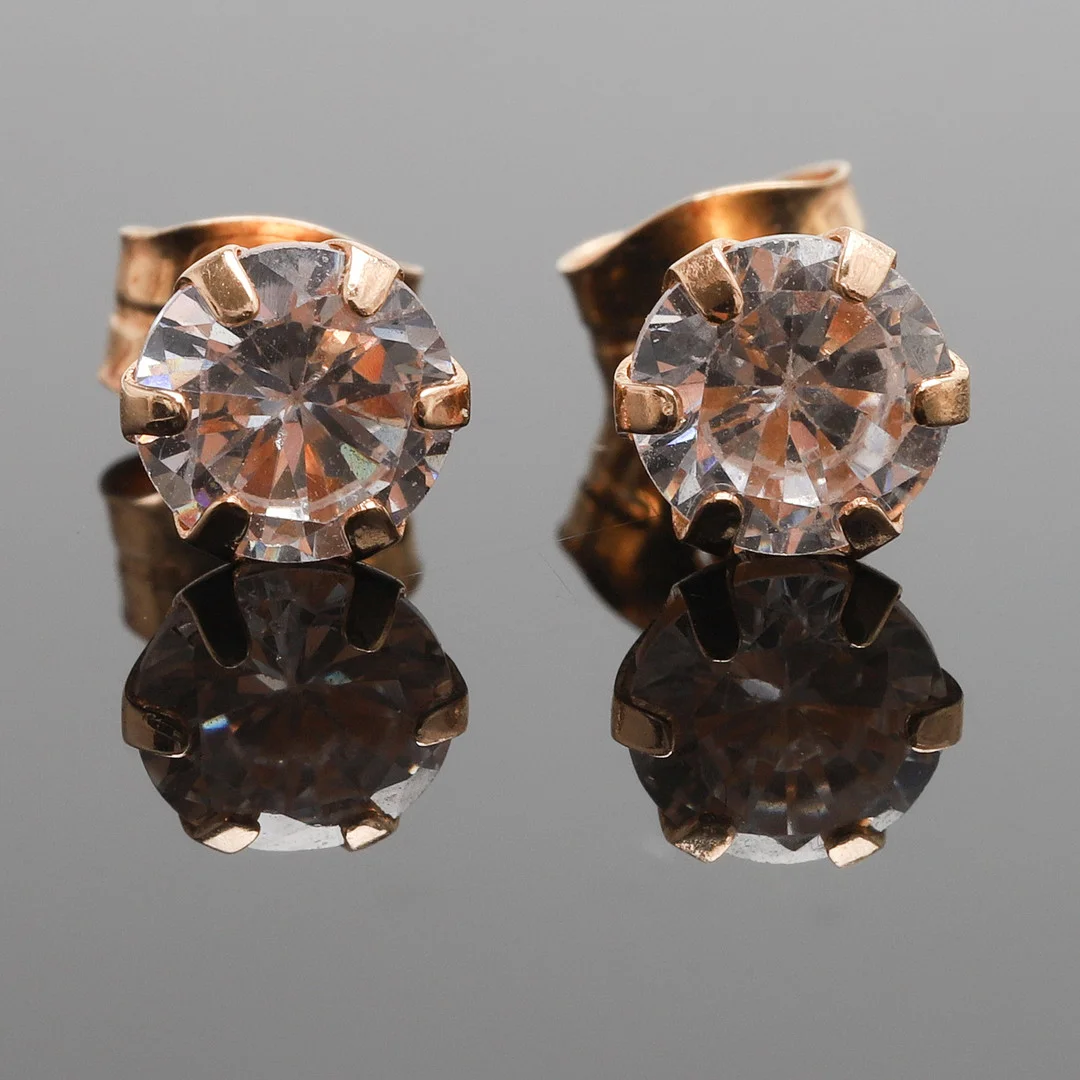 ÖRHÄNGEN, ett par, 18K guld. Vita stenar. Vikt ca 0,96 gram. — Earrings — Crafoord Auktioner Malmö