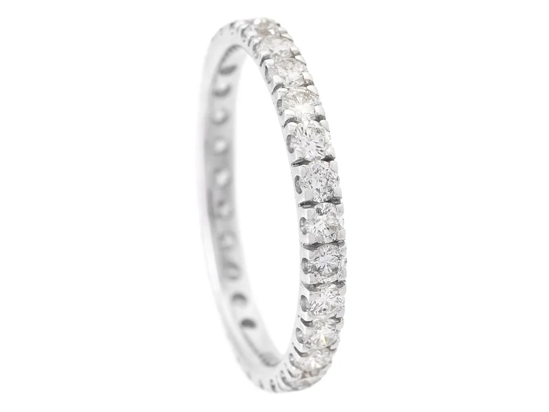 ALLIANSRING, 18K vitguld, 29 briljantslipade diamanter 1,00 ctv, ca W-Cr/SI-P, stl 17,5 mm, vikt 1,8 g. — Smycken/Alliansring — Kaplans