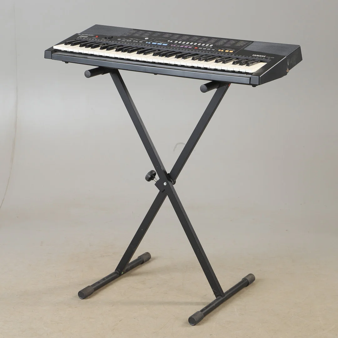 KEYBOARD MED STATIV, Yamaha, PSR-210. — Musical instruments — Helsingborgs Auktionskammare