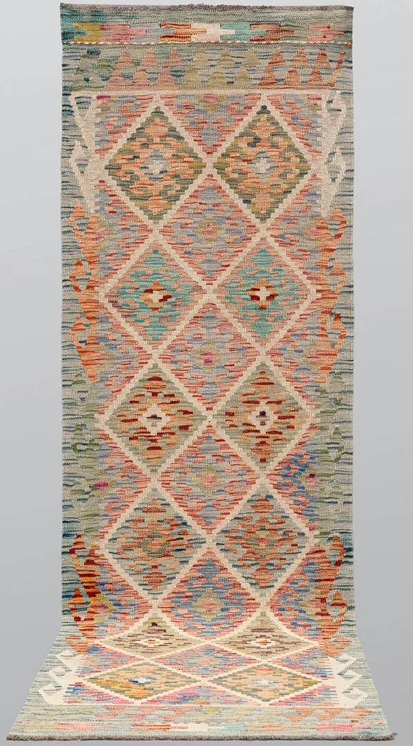 MATTA, Kelim, gallerimodell, cirka 253 x 78 cm. — Oriental Carpets & Textiles — RA Auktionsverket Norrköping
