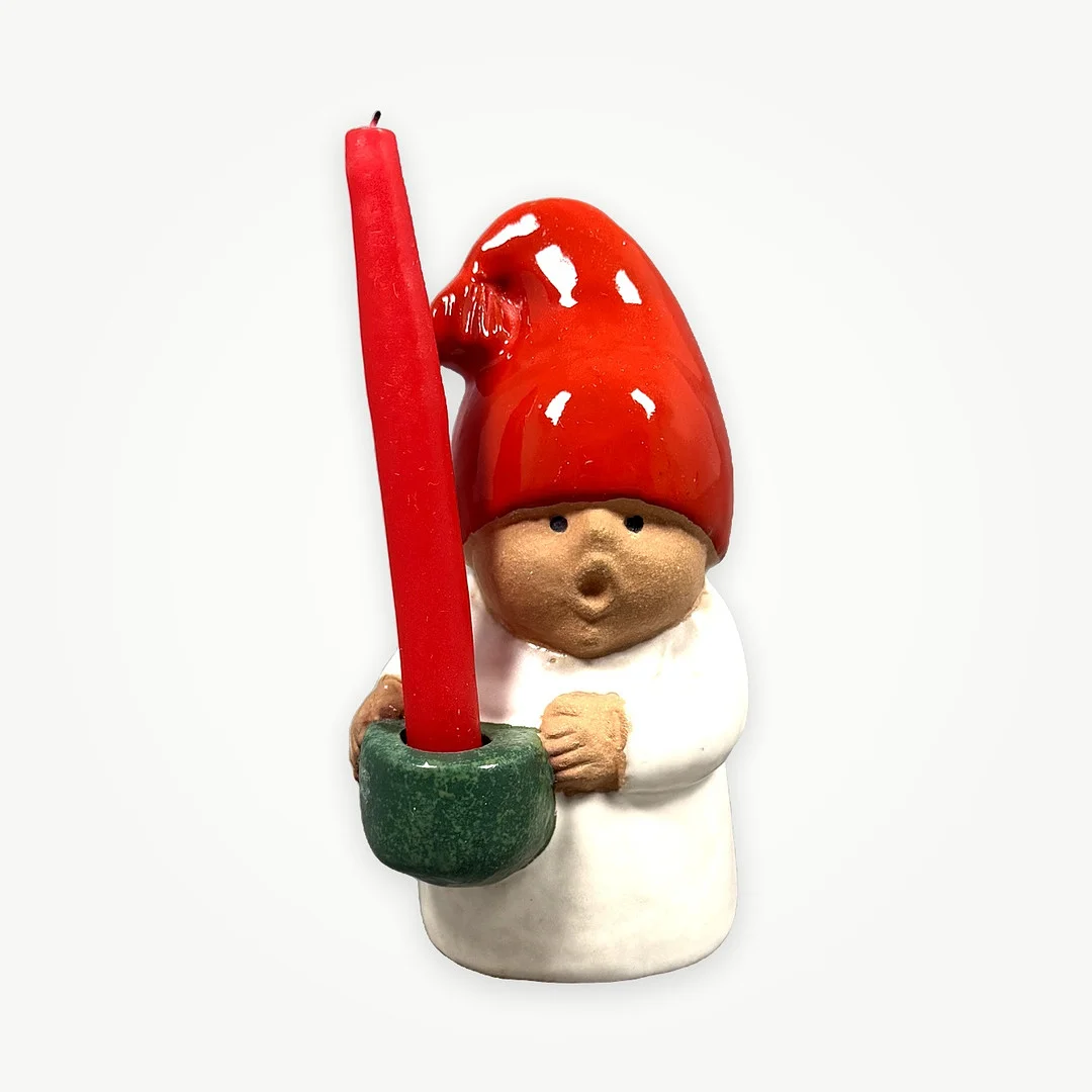 LISA LARSON. LJUSSTAKE, "Tomte", ur serien "Advent", stengods, Gustavsberg. — European — Auktionshuset STO Bohuslän