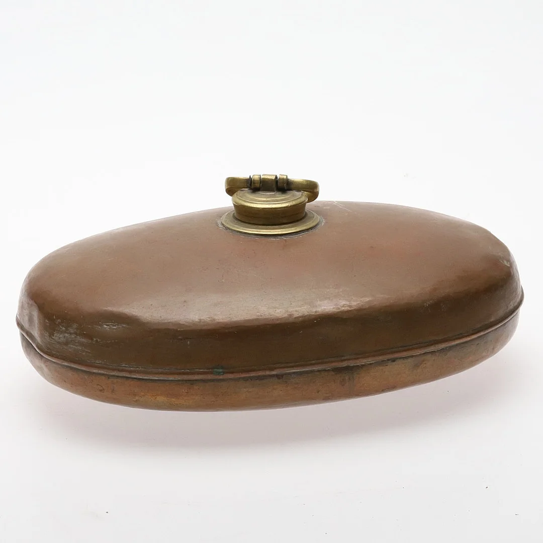 SÄNGVÄRMARE. Koppar & mässing, 18/1900-tal. — Pewter, Brass & Copper — Örebro Stadsauktioner