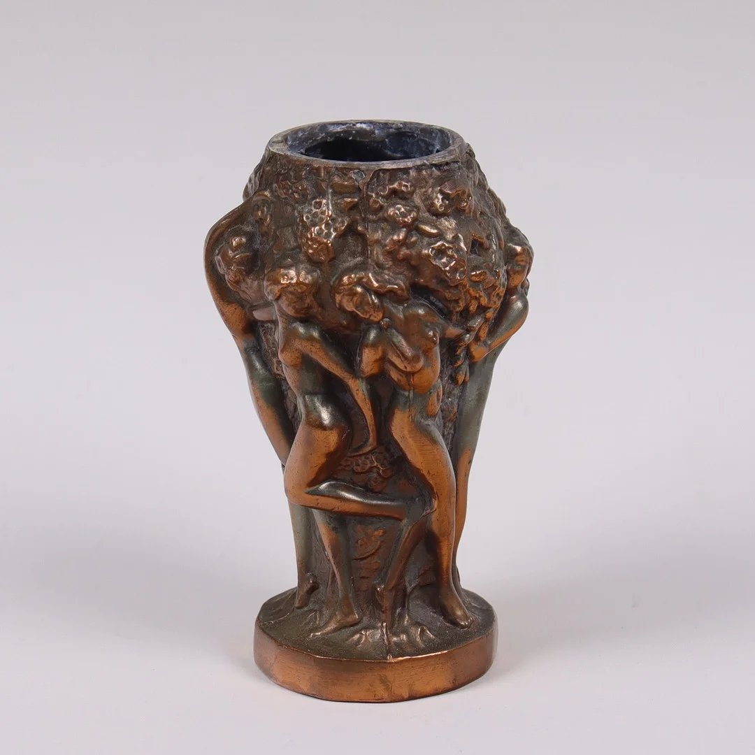 OIDENTIFIERAD KONSTNÄR. EFTER. vas i metall, Zero, Danmark. — Sculptures & Bronzes — Markus Auktioner