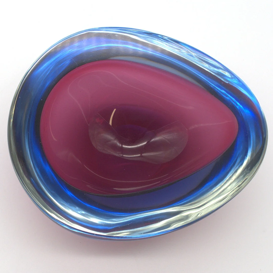 FLAVIO POLI. MURANO DESIGNERSCHALE, FÜR SEGUSO, STUDIOGLAS, SOMMERSO, ITALIEN, UM 1950. — Art glass — Kunst- und Auktionshaus Kleinhenz
