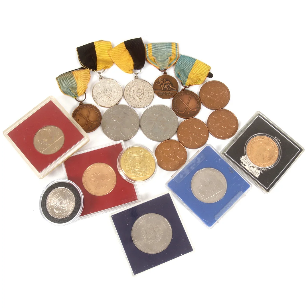 PARTI MYNT & MEDALJER, 18 st, bl.a. minnesmynt regalskeppet Vasa. 1900-tal. — Coins & Banknotes — Stadsauktion Sundsvall