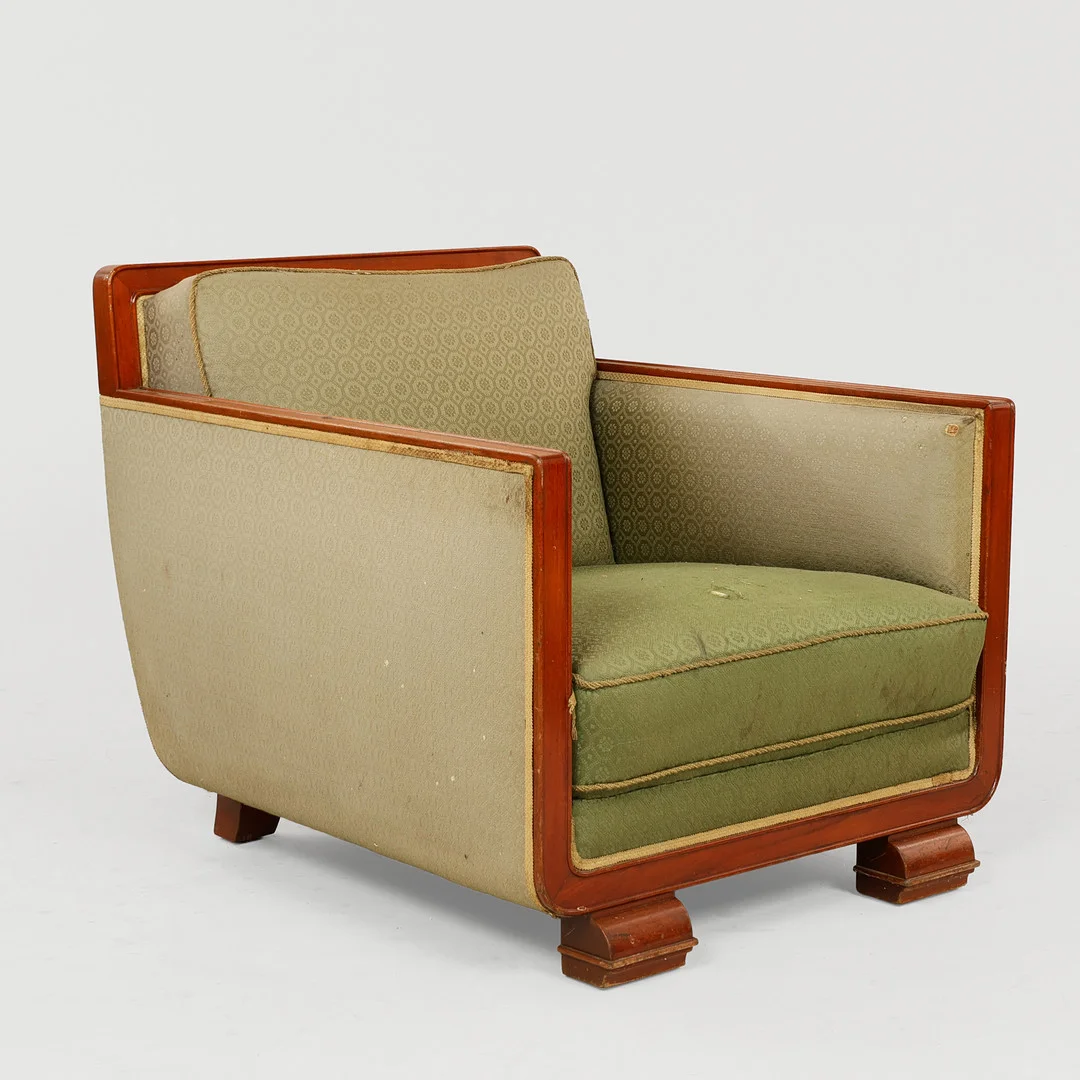Lænestol med profileret stel af mahogni, grøn velour, Art Deco, Danmark, ca. 1930'erne. — Armchairs & Chairs — Palsgaard Kunstauktioner