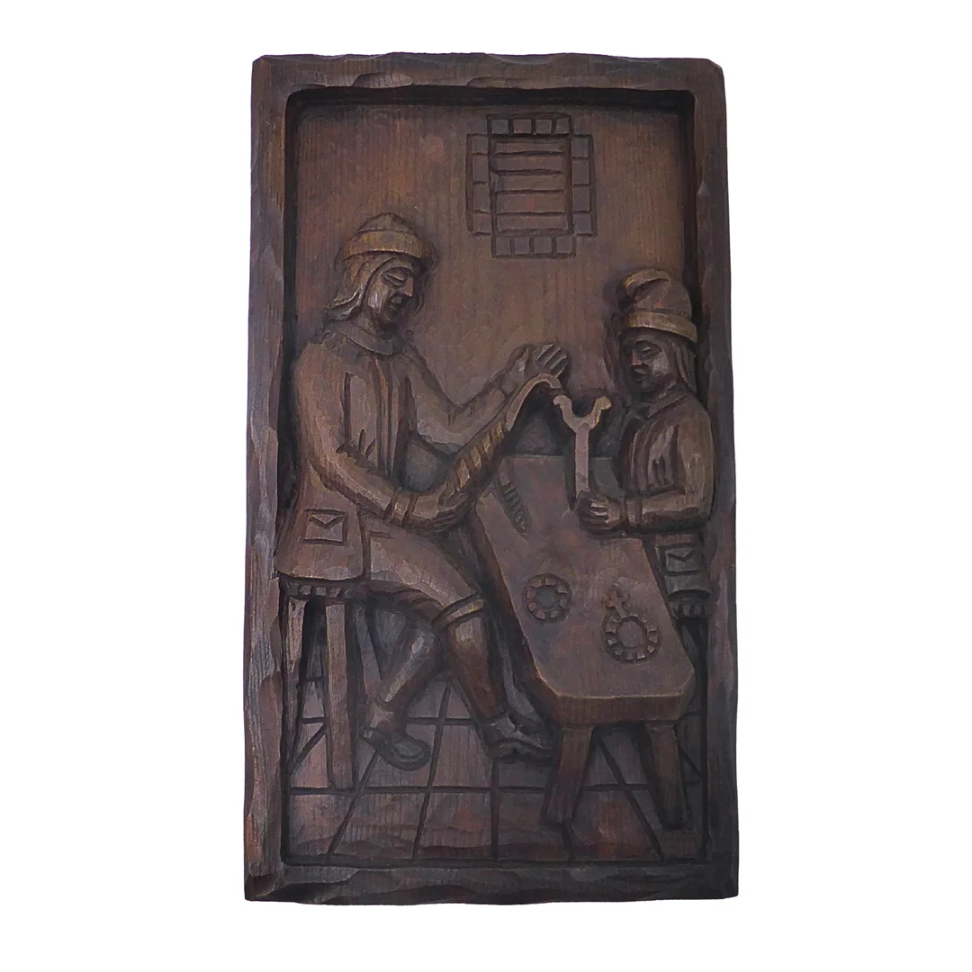 HOLZRELIEF EINES MÜNZMEISTER MIT LEHRLING. — Other — Auktionshaus Stuber's Hammerschlag