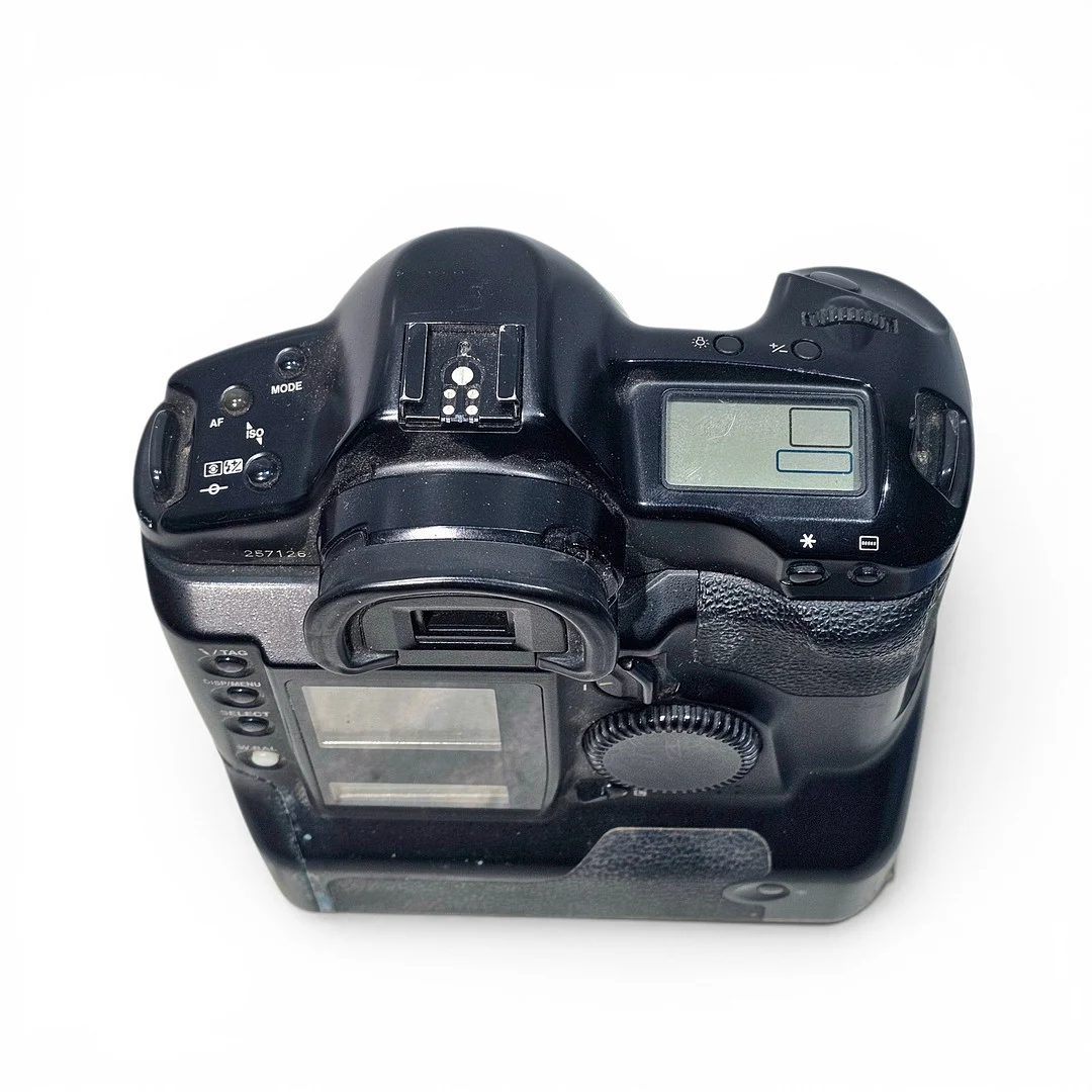 Canon EOS-1N D2000. — Cameras & accessories — Arce Auctions