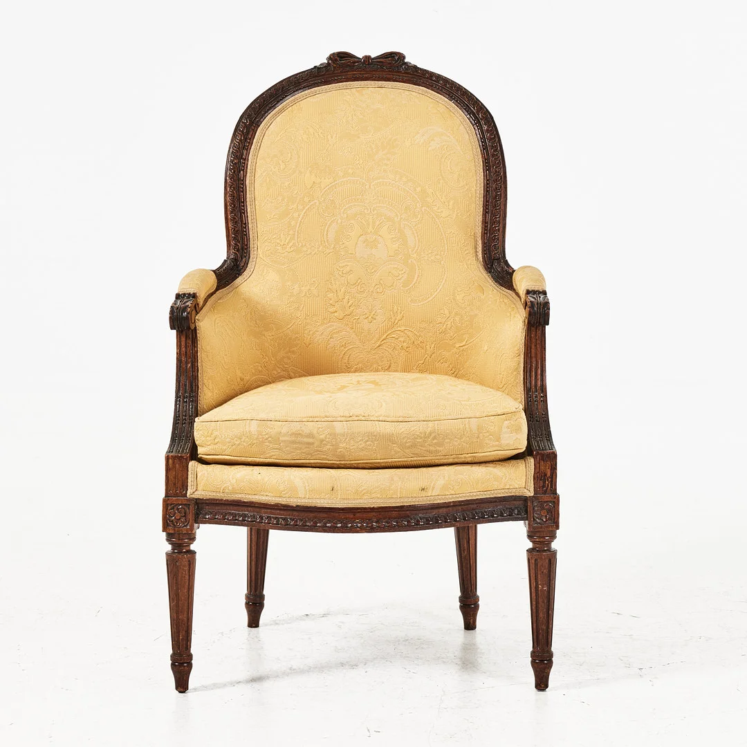 BERGÈRE, 1900-talets första hälft, Louise XVI-stil, skuren dekor, bok, Frankrike. — Armchairs & Chairs — Stockholms Auktionsverk Magasin 5