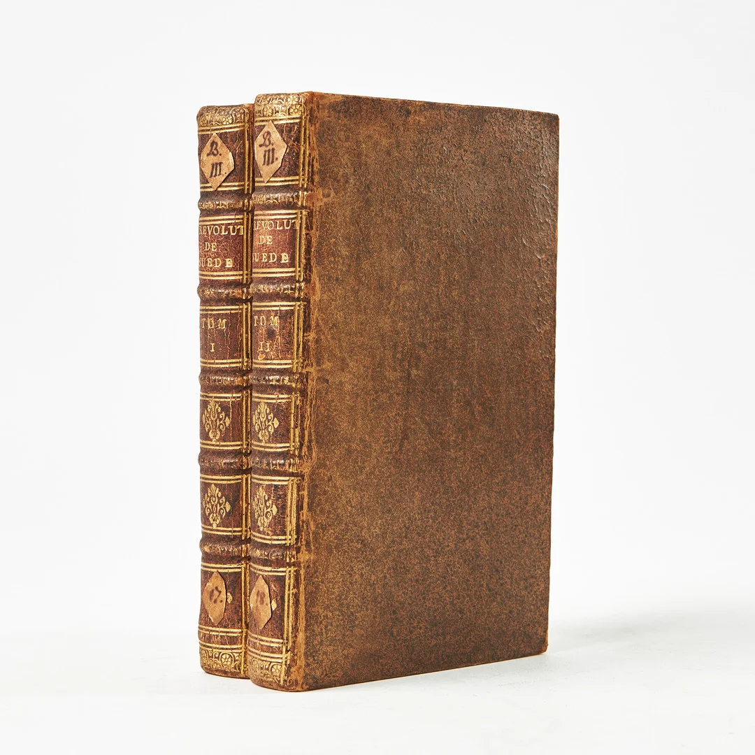 VERTOTS HISTORIA, 2 volymer, Histoire des révolutions de Suede, 1722. — Books — Stockholms Auktionsverk Magasin 5