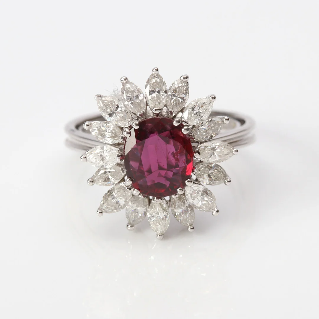 RUBIN & DIAMANTRING 18K, 5,3 g. — Rings — Skånes Auktionsverk