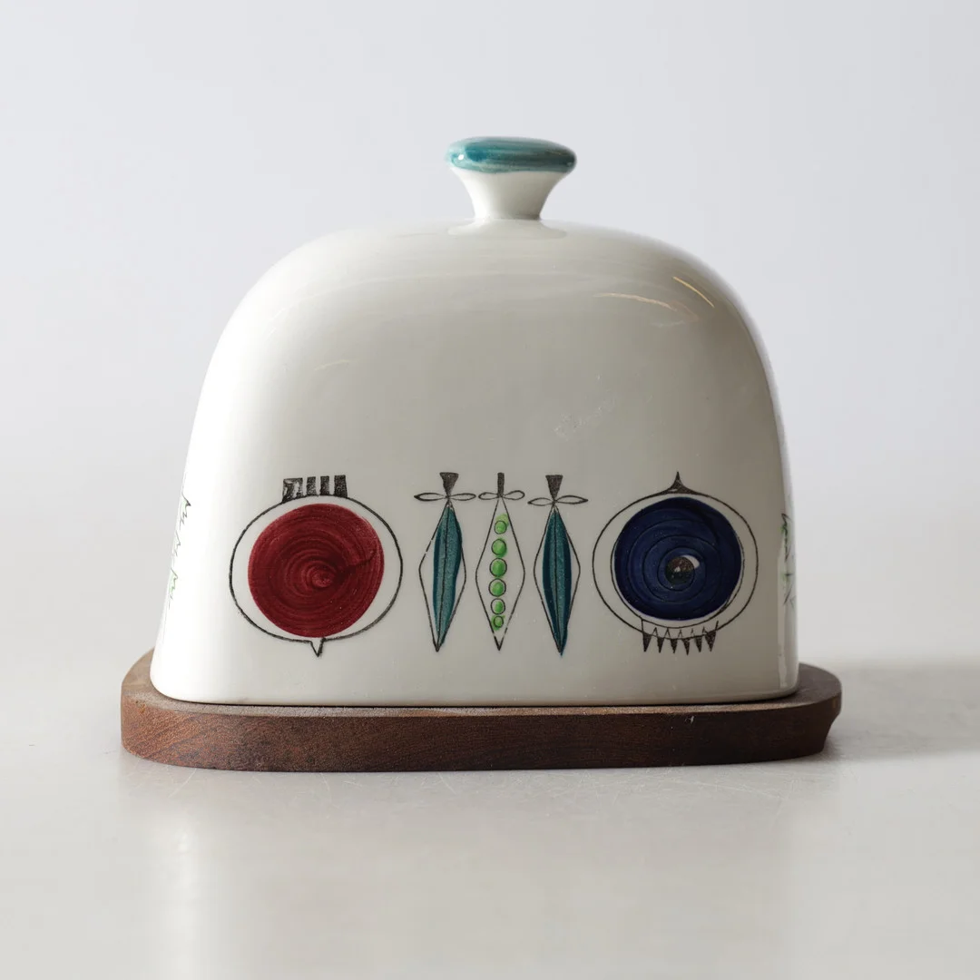 MARIANNE WESTMAN. ostkupa, keramik & trä, "Picknick", Rörstrand. — European — Gomér & Andersson Nyköping