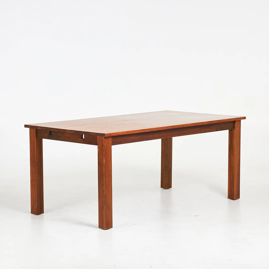 MATBORD, fanérad valnöt, 1900-talets senare hälft. — Tables — Stockholms Auktionsverk Sickla