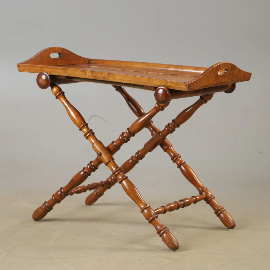 BRICKBORD, mahogny, 1900-talets första hälft. — Tables — Helsingborgs Auktionskammare