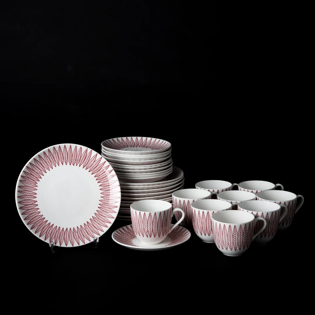 STIG LINDBERG. Kaffeservis. 21 delar, "Salix Röd" , benporslin, Gustavberg. — European — Auktionshuset Kolonn