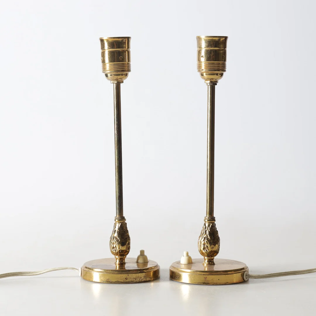 BORDSLAMPOR, ett par, mässing, 1900-tal. — Table Lamps — Gomér & Andersson Nyköping