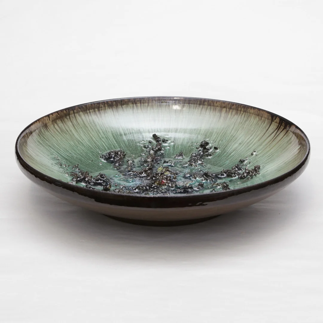 FAT, lavasten/keramik, Art Pottery, Glit Island, signerat. — European — Kalmar Auktionsverk
