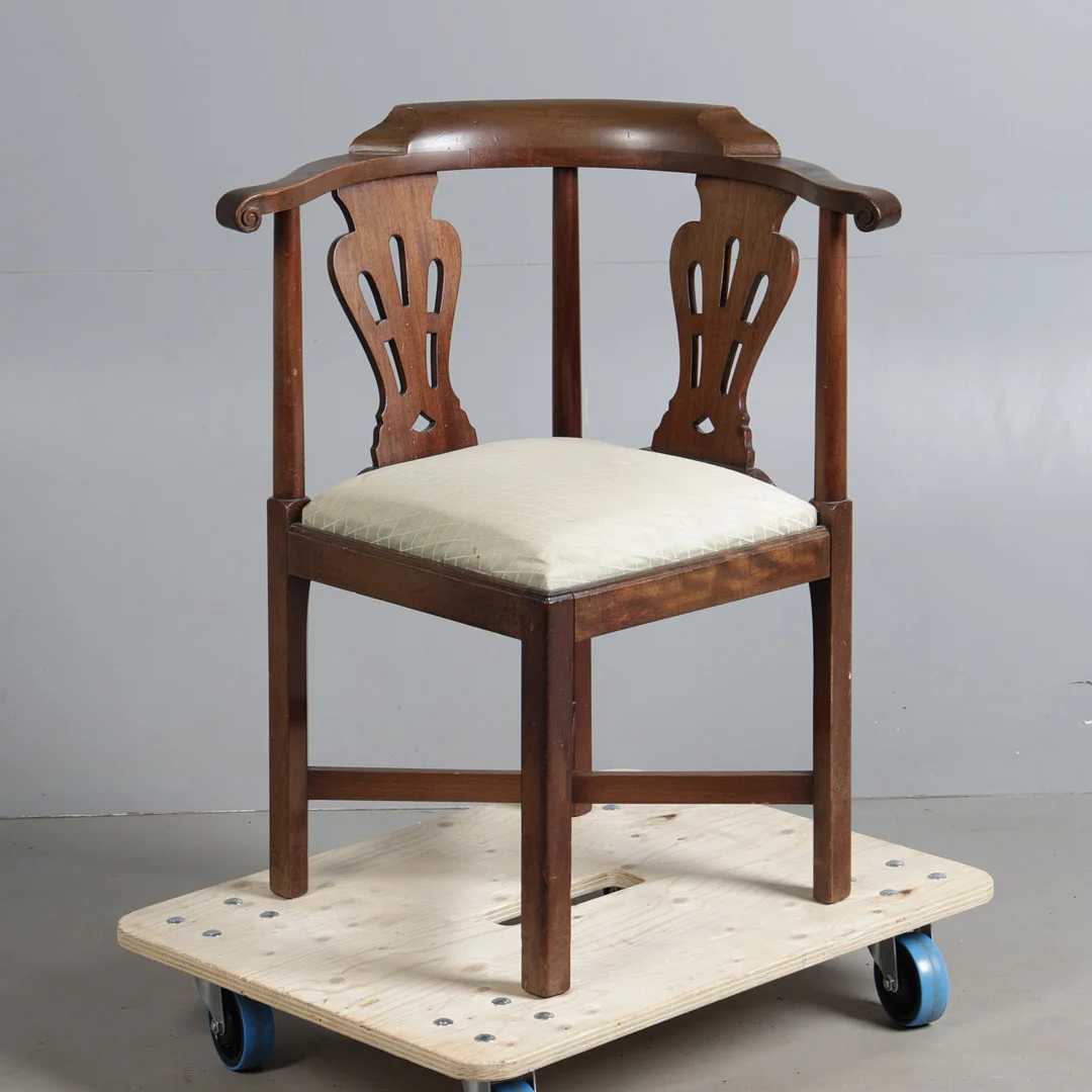A GEORGE III STYLE MAHOGANY CORNER CHAIR BY JOHN TAYLOR & SON, EDINBURGH. — Armchairs & Chairs — Bishop & Miller