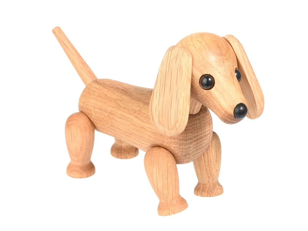 TRÄFIGUR, ek, hund "Amigo", höjd 9,5 cm, bredd 14,5 cm, Spring Copenhagen, kartong. — Kuriosa/Trä — Kaplans