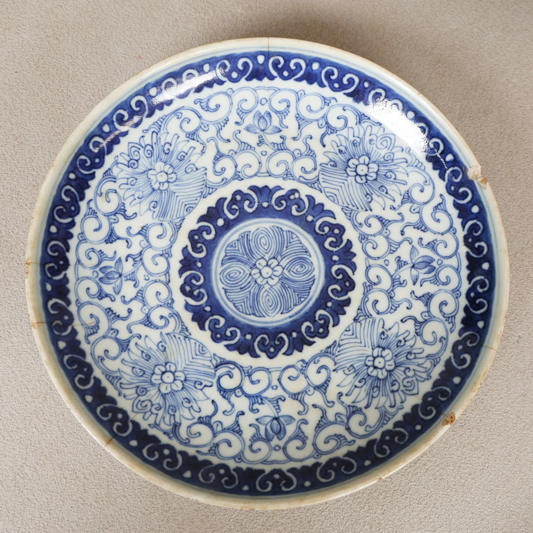 A CHINESE QING DYNASTY (1644-1912) BLUE & WHITE PORCELAIN LOTUS DISH, 18TH CENTURY. — Ceramics & Porcelain — Bishop & Miller