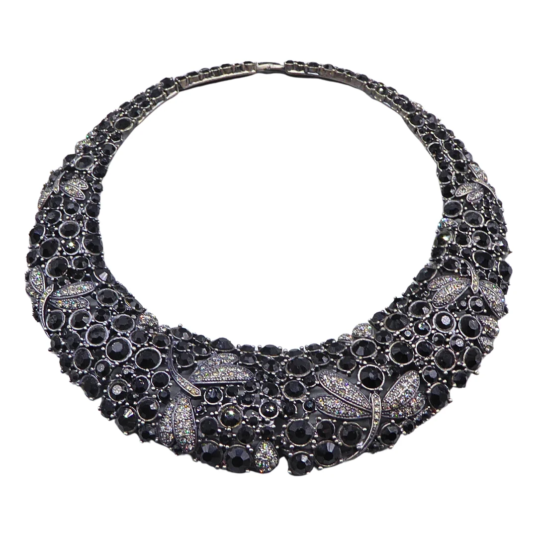 HAUTE-COUTURE-HALSKETTE MIT SCHWARZEN STEINEN BESETZT. — Necklace — Auktionshaus Stuber's Hammerschlag