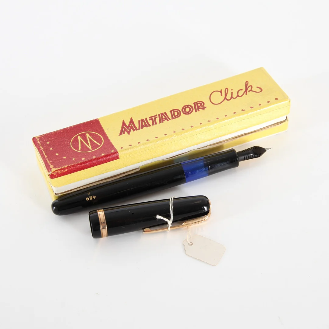 MATADOR CLICK 420, Kolvpenna, spets i 14K guld, i originalförpackning oanvänd från butik, 1950-tal. — Pens — Auktionsverket Engelholm