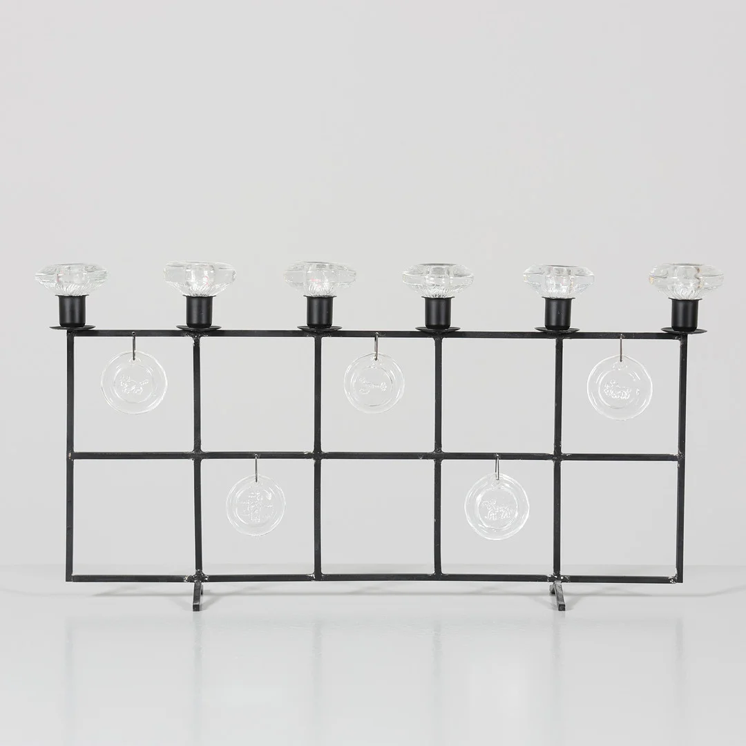 ERIK HÖGLUND. LJUSSTAKE, smide samt glas, Boda. — Candlesticks — Borås Auktionshall