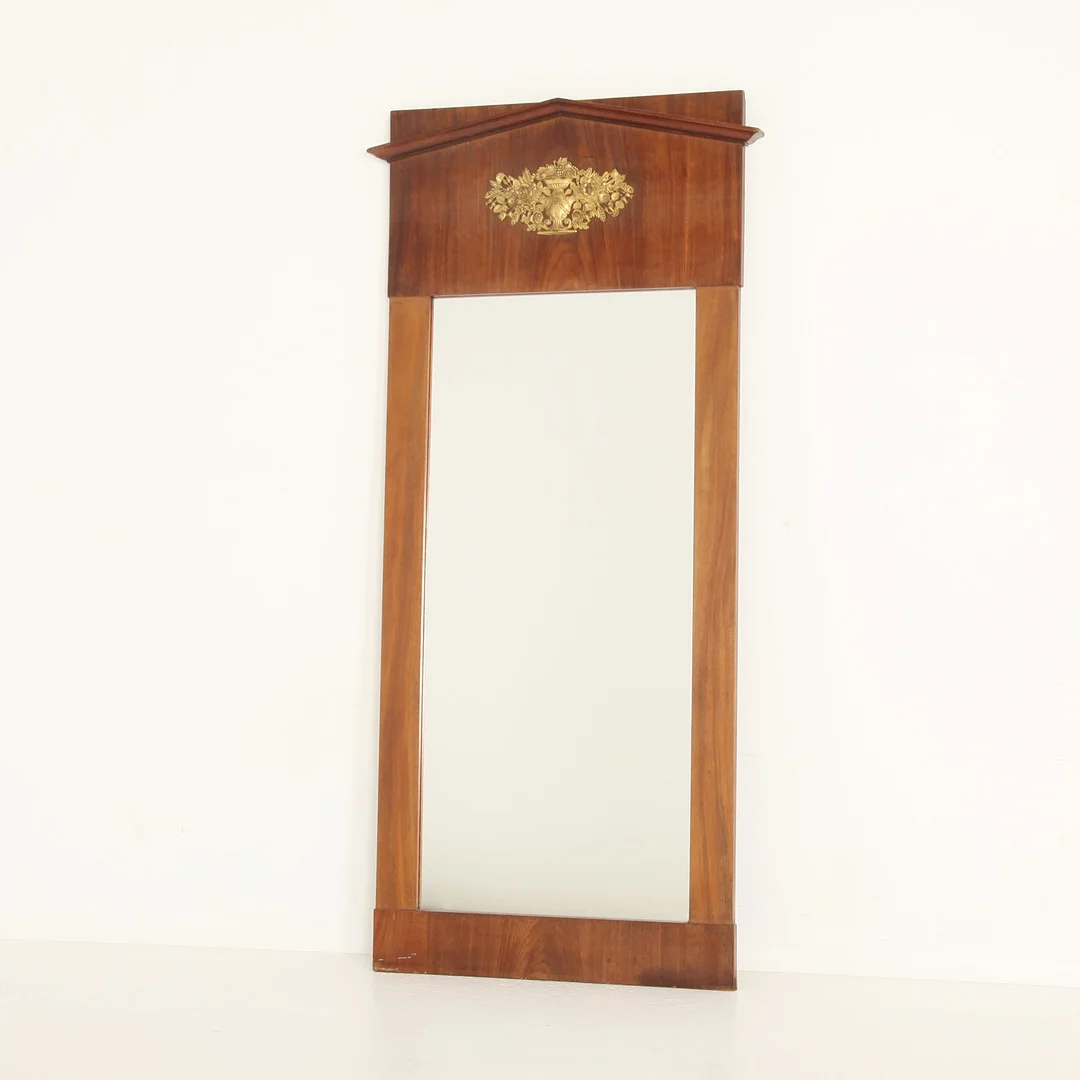 SPEGEL, 155 cm hög, Sverige 1800-talets första hälft. — Mirrors — Auktionsverket Engelholm