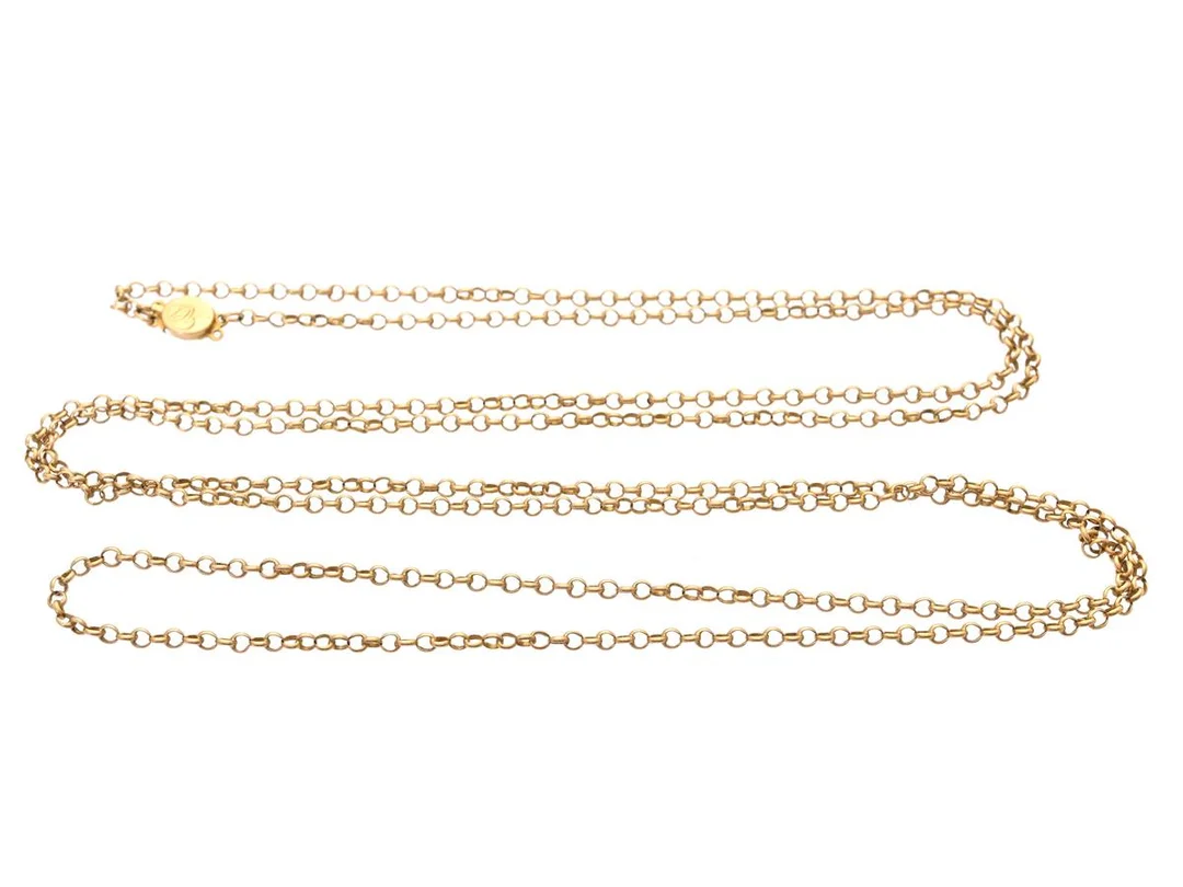 KEDJA, 18K guld, rundankar, längd 110 cm, vikt 12,0 g, Göteborg, antik, graverat monogram på låset. — Smycken/Halskedja — Kaplans