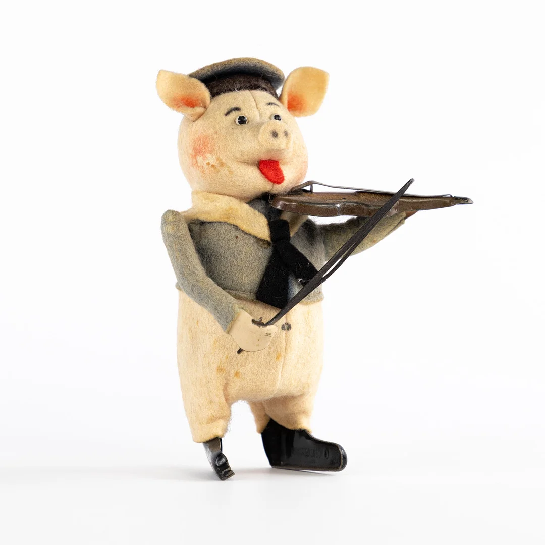 MEKANISK LEKSAK, fiolspelande gris, Schuco. — Toys — Karljohan Auktioner