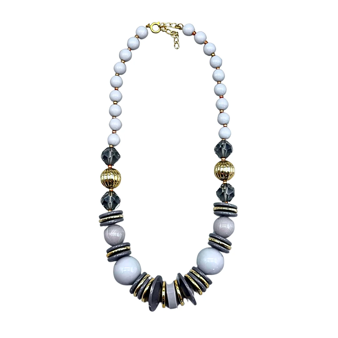 MODESCHMUCK HALSKETTE AUS KUNSTSTOFF. — Jewellery — Auktionshaus Stuber's Hammerschlag