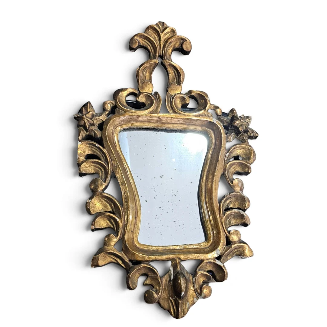Cornucopia en madera tallada y sobredorada. — Mirrors — Arce Auctions